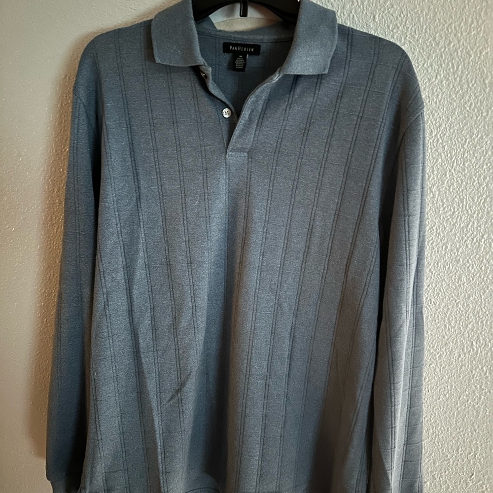 Men’s Medium Van Heusen long sleeve pull over sweater